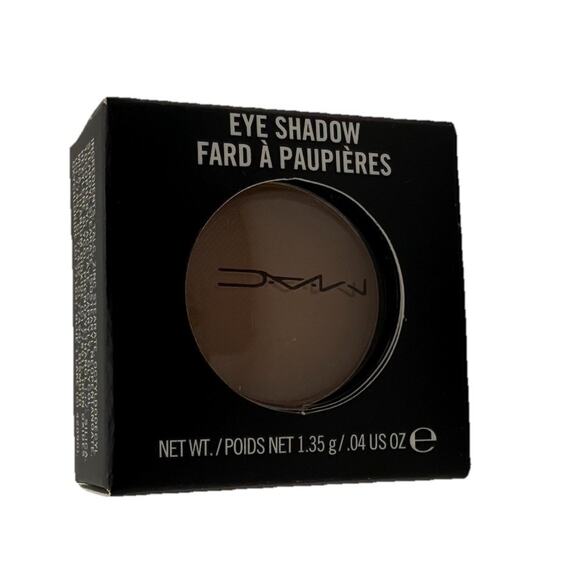 MAC Eyeshadow In *Kid Veluxe* BNIB FULL SIZE AUTHENTIC - Picture 1 of 3